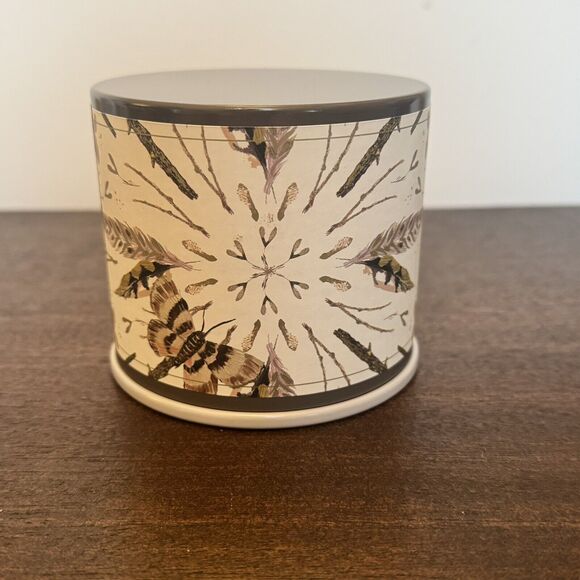 NEW ILLUME Woodfire Plant Based Candle 11.8 oz 335 g Metal Tin Bronze Butterfly - Picture 3 of 12